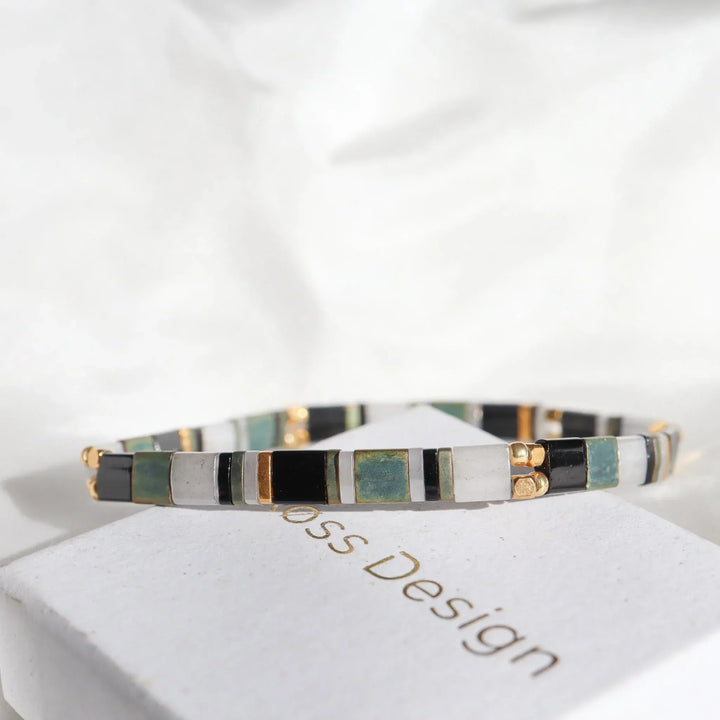 Coffret Cadeau Moon (Bracelet et boucles d'oreilles Moon) - bracelet en perles Miyuki porté au poignet