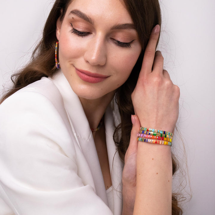 Ensemble Agathe (boucles d'oreilles Agathe, collier Liv et parure Rainbøw) - détail des couleurs et motifs en perles Miyuki Tila