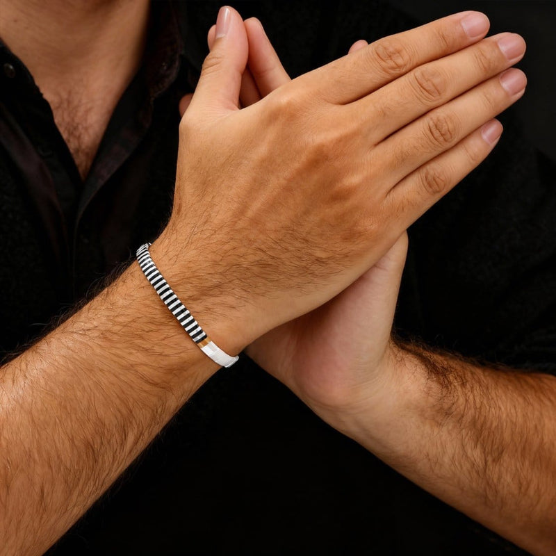 Thea - bracelet en perles Miyuki porté au poignet