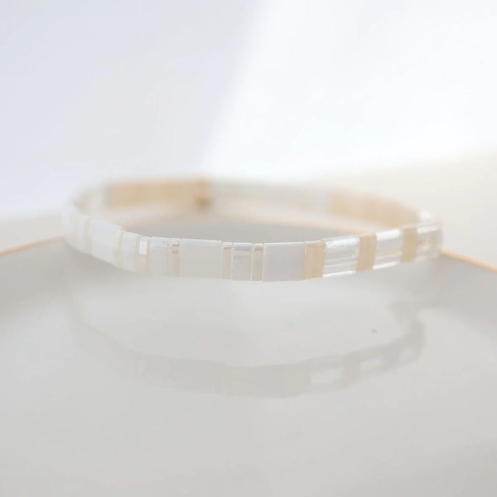 Ensemble Gøld - bracelet en perles Miyuki porté au poignet