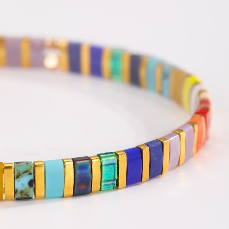 Liv - vue détaillée des perles Miyuki japonaises