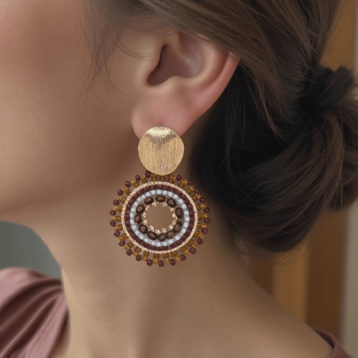 Amara - boucles d'oreilles en perles Miyuki portées