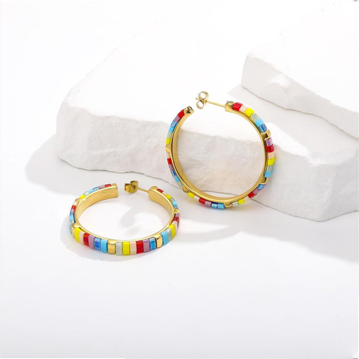 Anka - boucles d'oreilles en perles Miyuki portées
