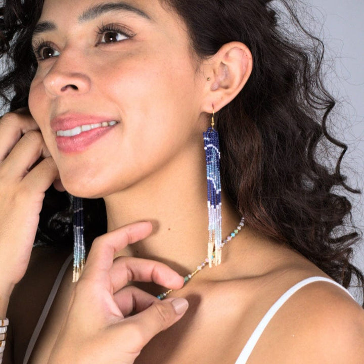 Merida - boucles d'oreilles en perles Miyuki portées