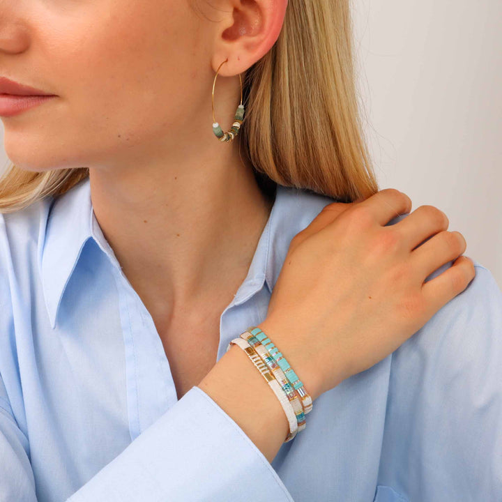 Nil - boucles d'oreilles en perles Miyuki portées