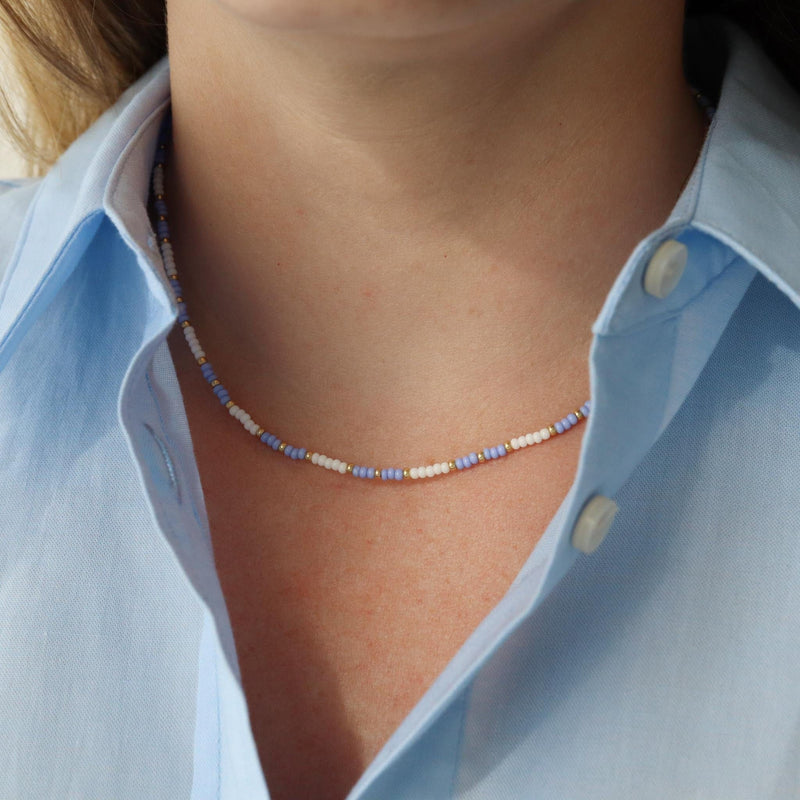 Azur - collier en perles Miyuki porté